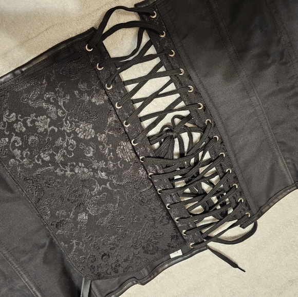 Brand New Gothic Corset - Picture 9 of 9